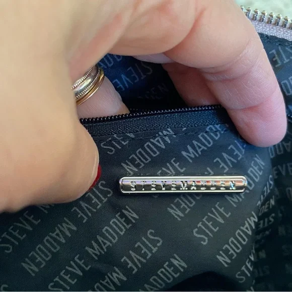 Steve Madden Pink Bastin               Beautiful Crossbody bag - Picture 14 of 17